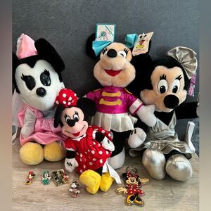 Classic Disney Minnie Mouse Collection 4 Plush 4 Pins 1 Keychain